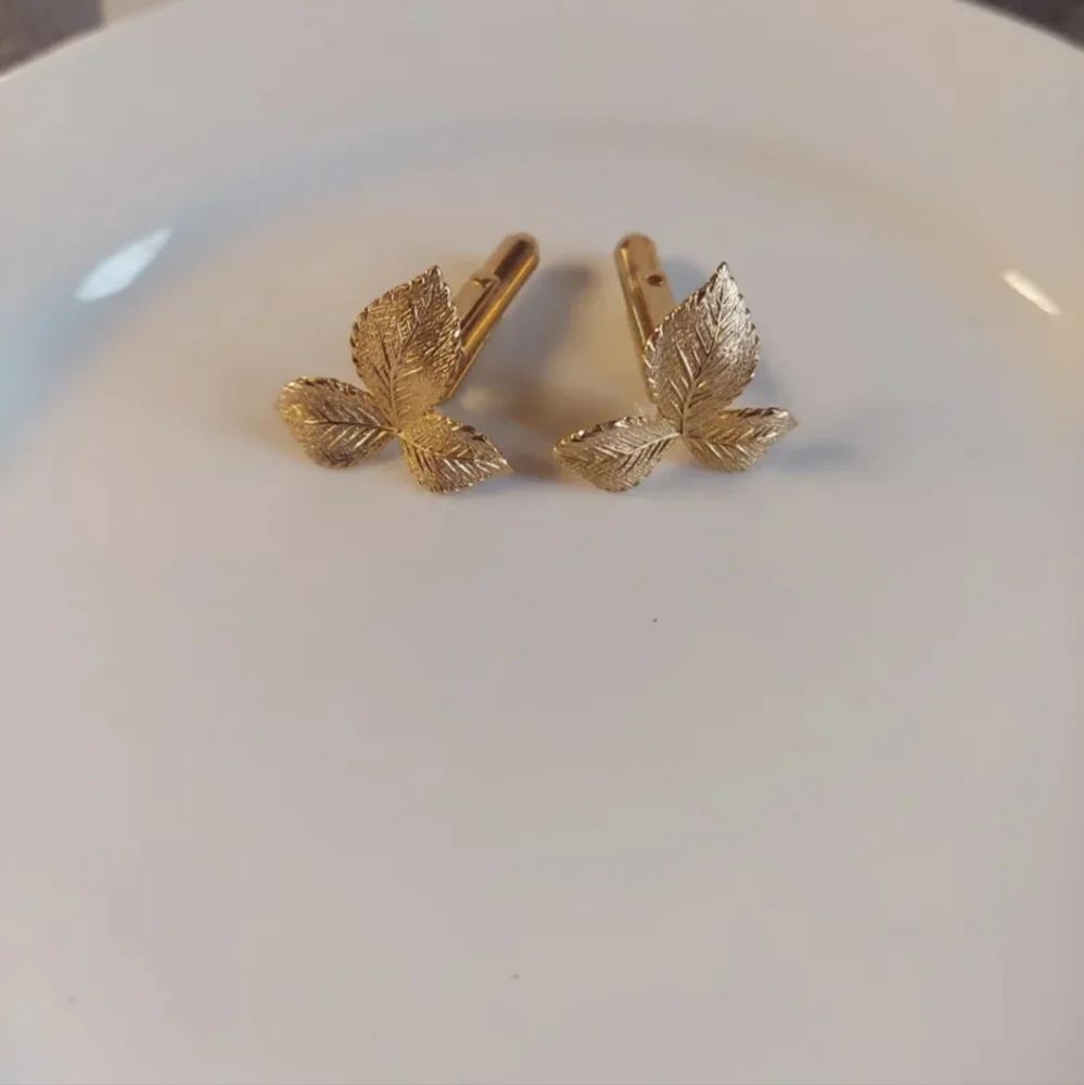 12K GF 3 LEAF CUFFLINKS 4TH GENERATION OWNED LIKE NEW!